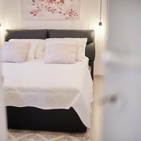 David With Hydromassage Bath Near 아파트