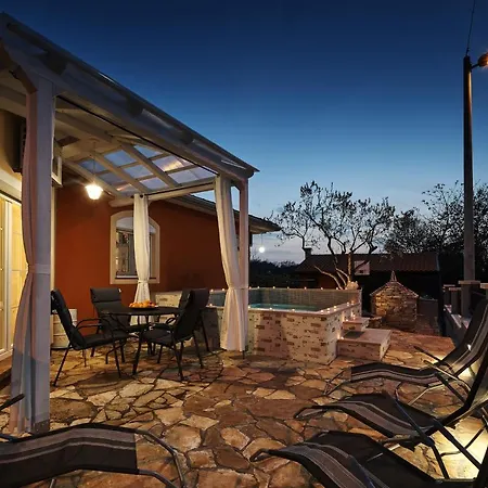 아파트 David With Hydromassage Bath Near 우마그