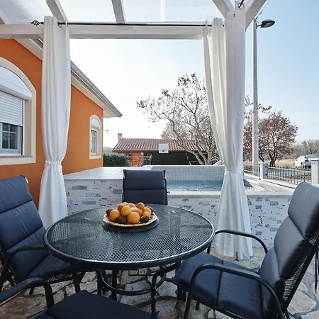 David With Hydromassage Bath Near 아파트 *