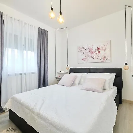 David With Hydromassage Bath Near 아파트