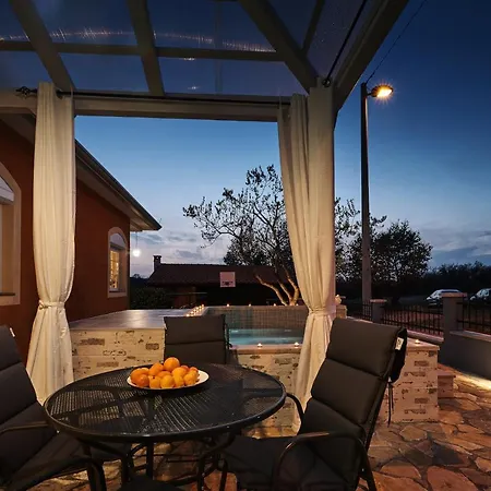 아파트 David With Hydromassage Bath Near 우마그