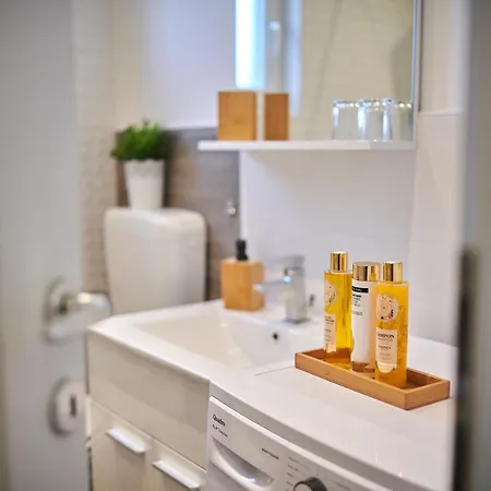 David With Hydromassage Bath Near