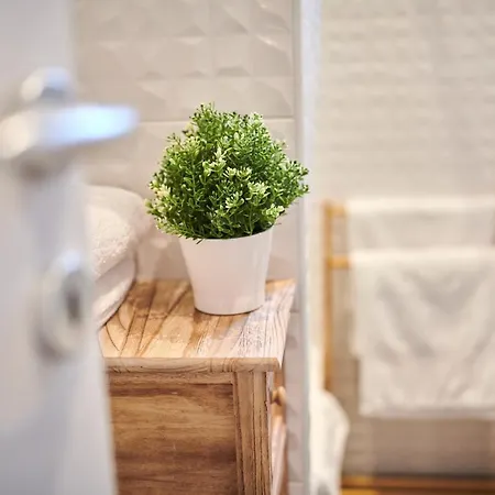 David With Hydromassage Bath Near *