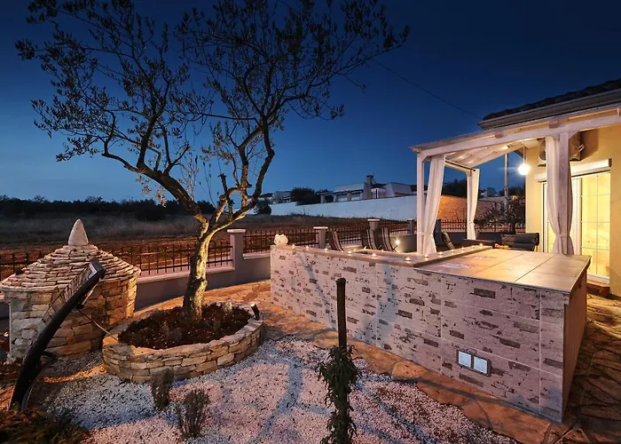 David With Hydromassage Bath Near *